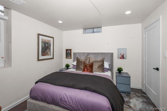 16615 Walcliff Drive, Clinton Township, MI 48035