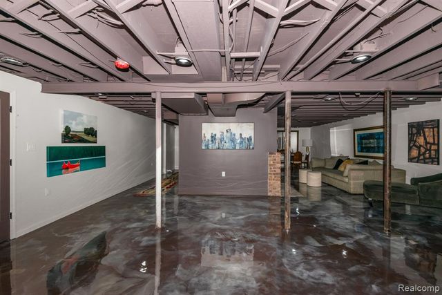 16615 Walcliff Drive, Clinton Township, MI 48035