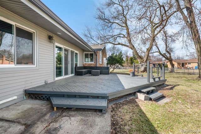 16615 Walcliff Drive, Clinton Township, MI 48035