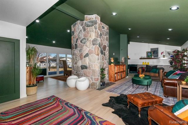 16615 Walcliff Drive, Clinton Township, MI 48035