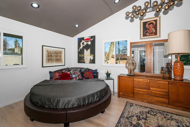 16615 Walcliff Drive, Clinton Township, MI 48035