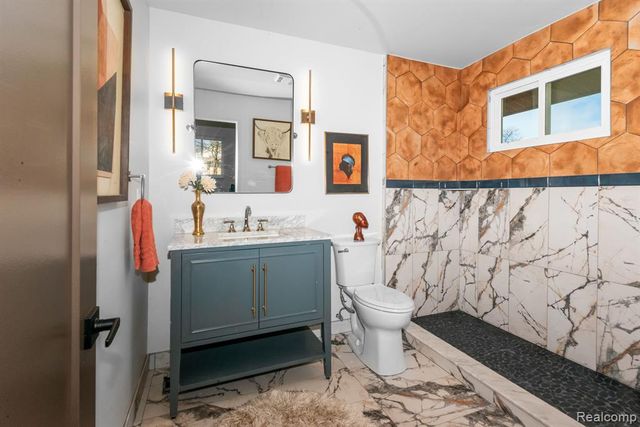 16615 Walcliff Drive, Clinton Township, MI 48035