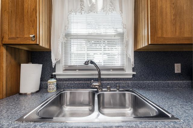 5365 Park Rd, Louisville, KY 40214