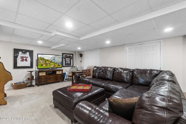 5365 Park Rd, Louisville, KY 40214