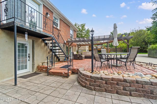 5365 Park Rd, Louisville, KY 40214