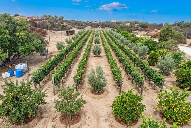 40200 E Benton, Hemet, CA 92544