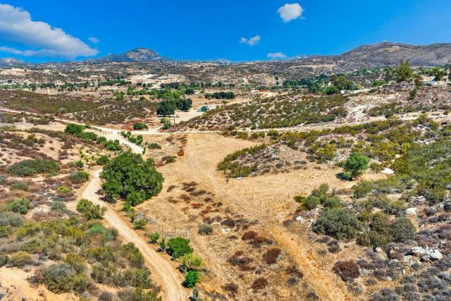 40200 E Benton, Hemet, CA 92544