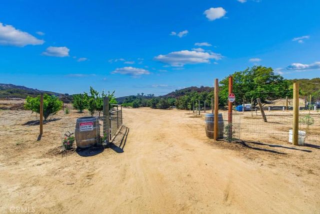 40200 E Benton, Hemet, CA 92544