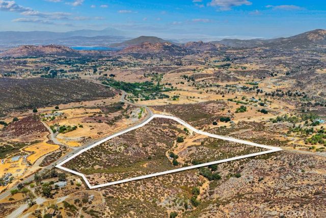 40200 E Benton, Hemet, CA 92544