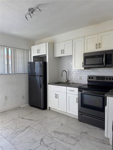 903 80th St, Miami Beach, FL 33141