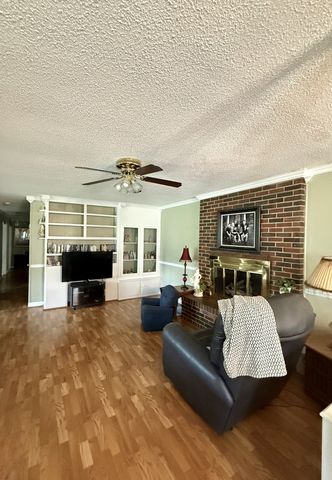 301 W College St, Summertown, TN 38483