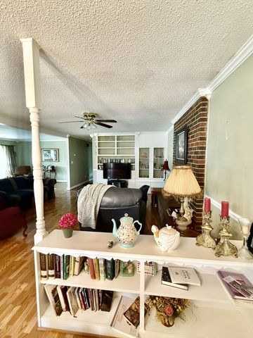 301 W College St, Summertown, TN 38483