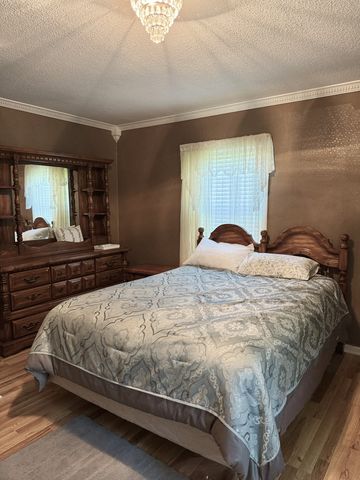 301 W College St, Summertown, TN 38483