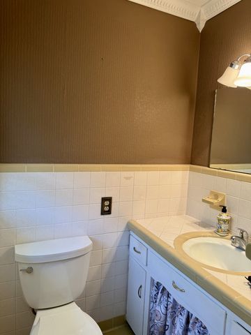 301 W College St, Summertown, TN 38483