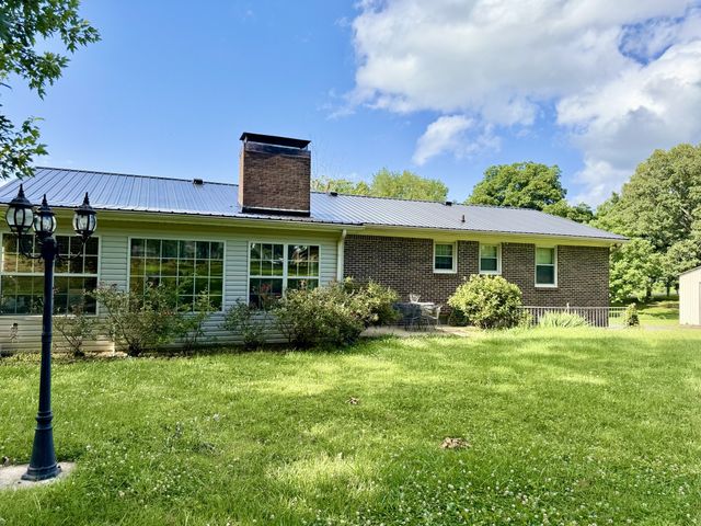 301 W College St, Summertown, TN 38483