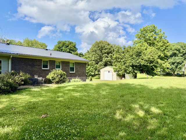 301 W College St, Summertown, TN 38483