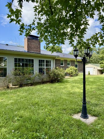 301 W College St, Summertown, TN 38483