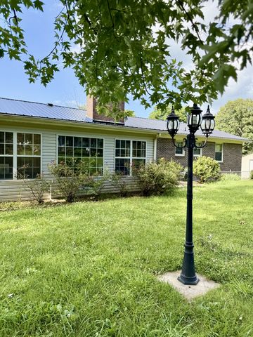 301 W College St, Summertown, TN 38483