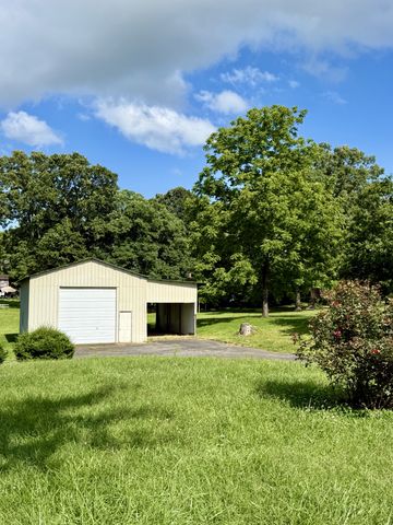 301 W College St, Summertown, TN 38483