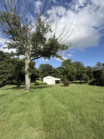 301 W College St, Summertown, TN 38483