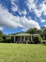 301 W College St, Summertown, TN 38483