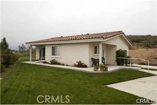 1025 Aquino Circle, Corona, CA 92879