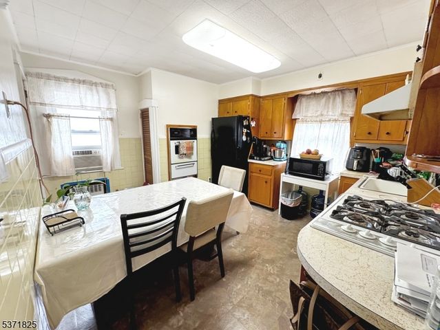 93 Piaget Ave, Clifton City, NJ 07011