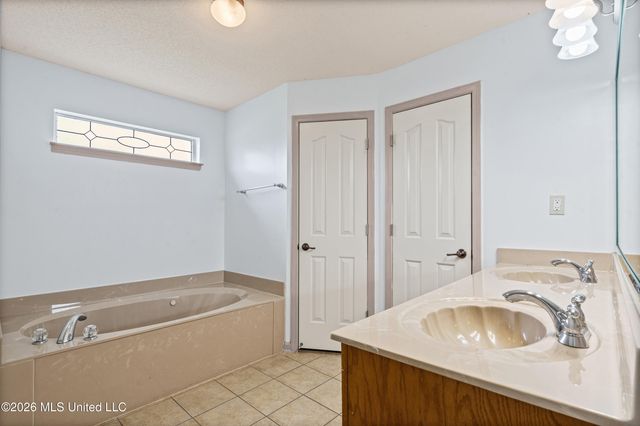 8365 Olivia Lane, Southaven, MS 38672