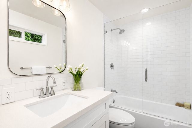 7061 NE 137th Street, Kirkland, WA 98034