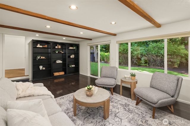 7061 NE 137th Street, Kirkland, WA 98034