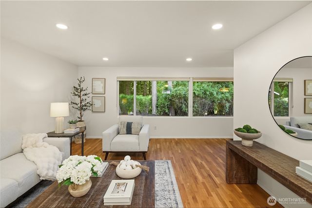 7061 NE 137th Street, Kirkland, WA 98034