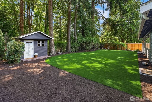 7061 NE 137th Street, Kirkland, WA 98034