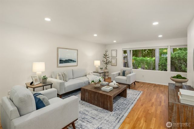7061 NE 137th Street, Kirkland, WA 98034