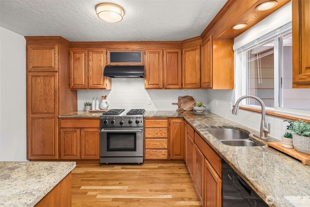7061 NE 137th Street, Kirkland, WA 98034