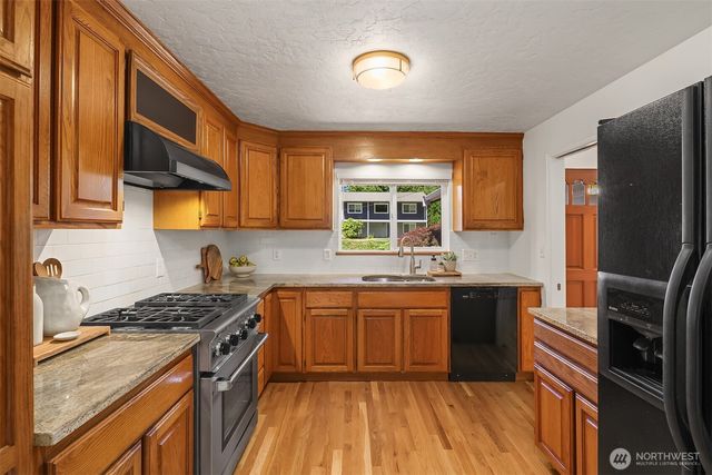 7061 NE 137th Street, Kirkland, WA 98034
