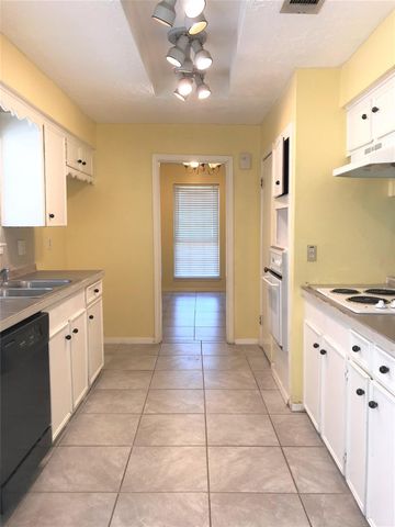 12331 Scarcella Lane, Meadows Place, TX 77477