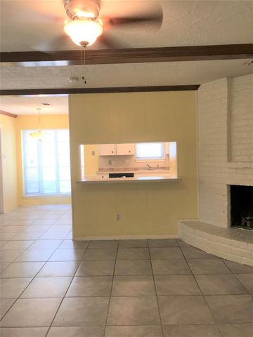 12331 Scarcella Lane, Meadows Place, TX 77477