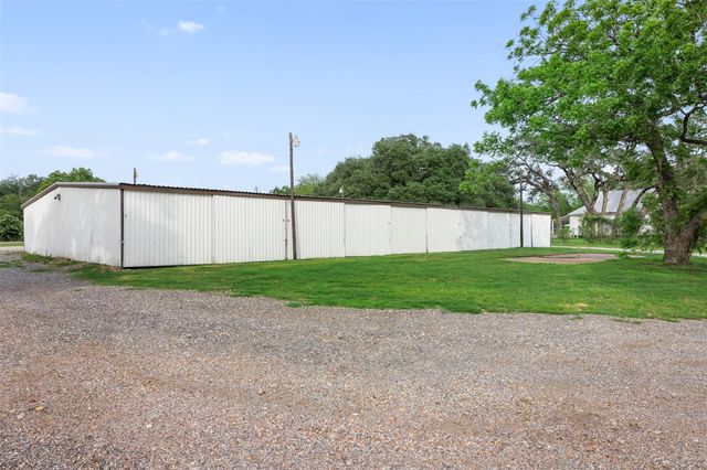 1013 Park Prairie Road, Fayetteville, TX 78940