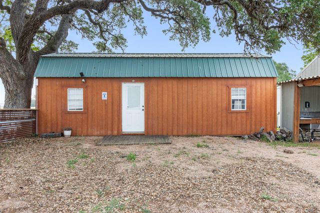 1013 Park Prairie Road, Fayetteville, TX 78940