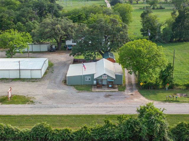 1013 Park Prairie Road, Fayetteville, TX 78940