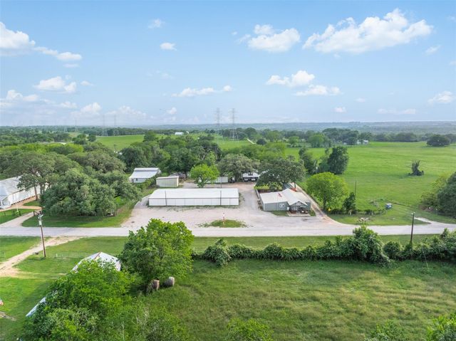 1013 Park Prairie Road, Fayetteville, TX 78940