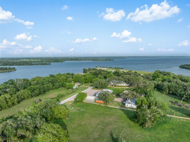 1013 Park Prairie Road, Fayetteville, TX 78940