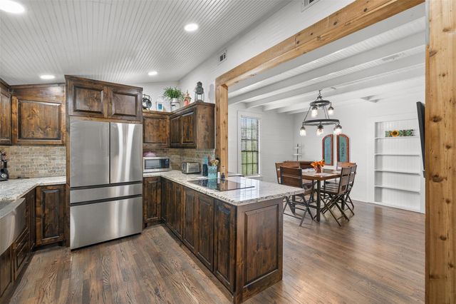 1013 Park Prairie Road, Fayetteville, TX 78940