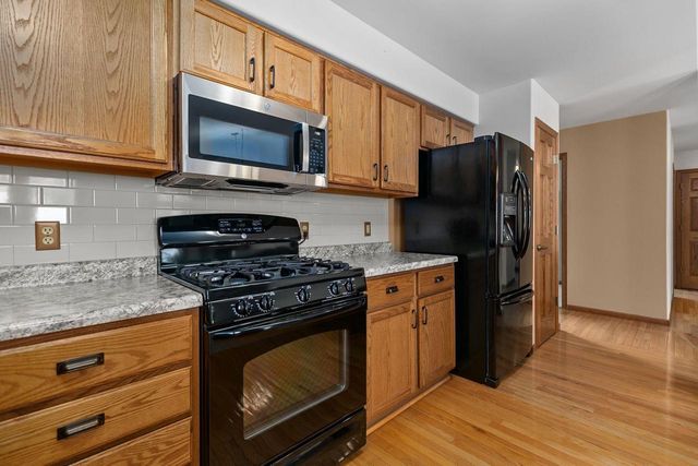 1274 W 18TH AVENUE, Oshkosh, WI 54904