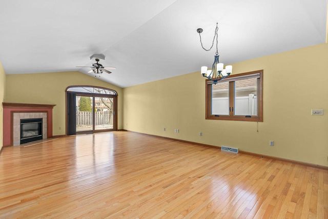 1274 W 18TH AVENUE, Oshkosh, WI 54904