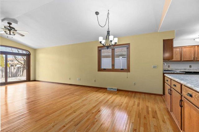 1274 W 18TH AVENUE, Oshkosh, WI 54904