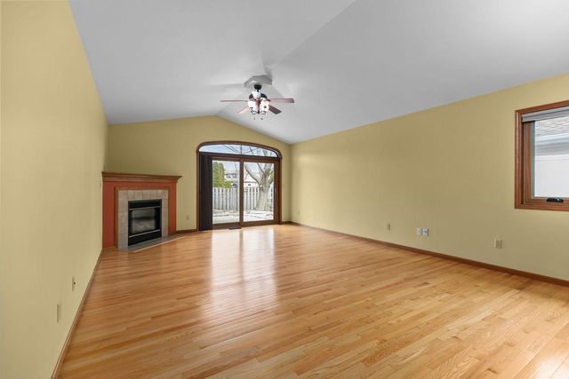 1274 W 18TH AVENUE, Oshkosh, WI 54904