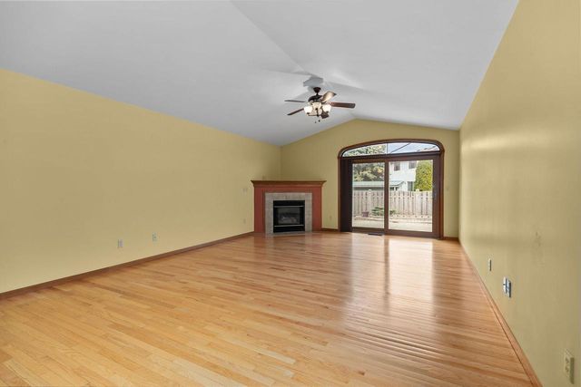 1274 W 18TH AVENUE, Oshkosh, WI 54904