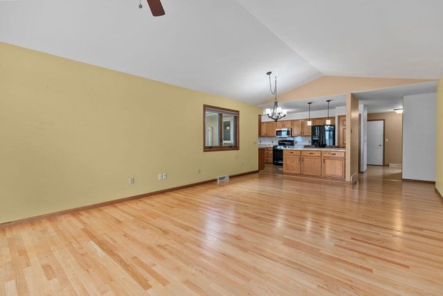 1274 W 18TH AVENUE, Oshkosh, WI 54904