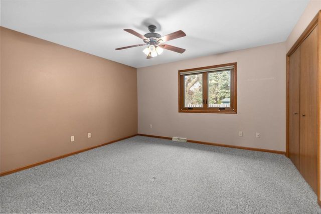 1274 W 18TH AVENUE, Oshkosh, WI 54904